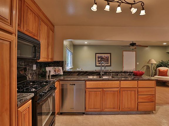 4th image of 1724 Morning Glory Ln