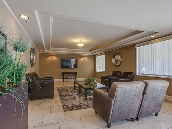 4th image of 620 S Gramercy Pl APT 323