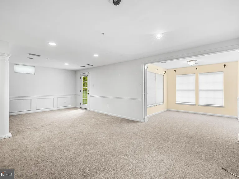 530 Limerick Cir — Photo 24