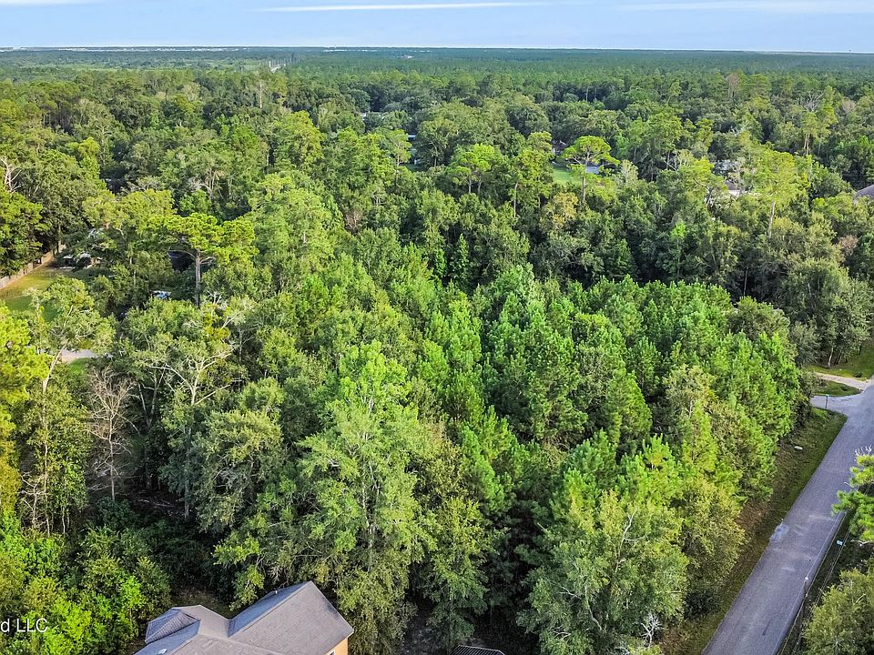 2nd image of 10 Hickory Dr