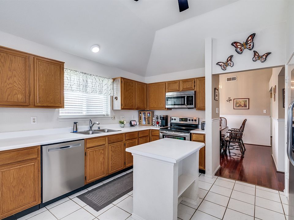 1st image of 400 Vicki Ln