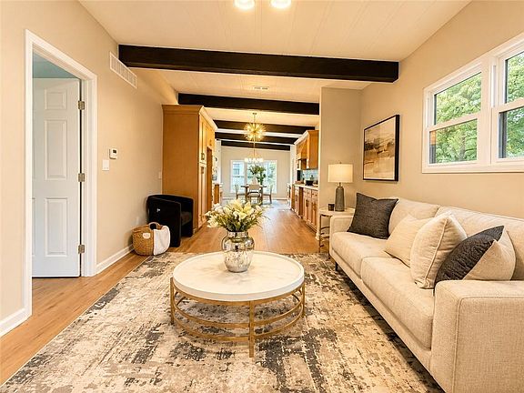 3rd image of 1414 Park Ct