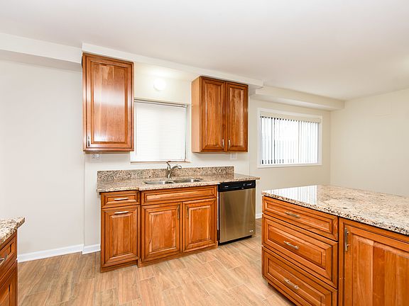 3rd image of 6403 N Damen Ave APT 2C