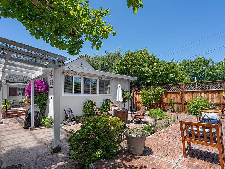 1208 McDonald Ave — Photo 23