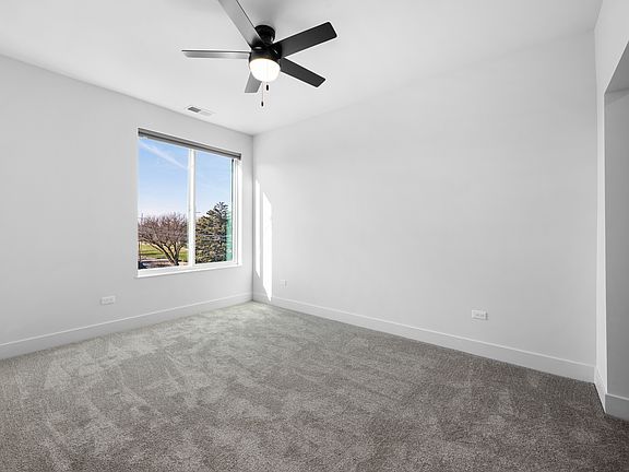 5th image of 27 W Park Blvd #202