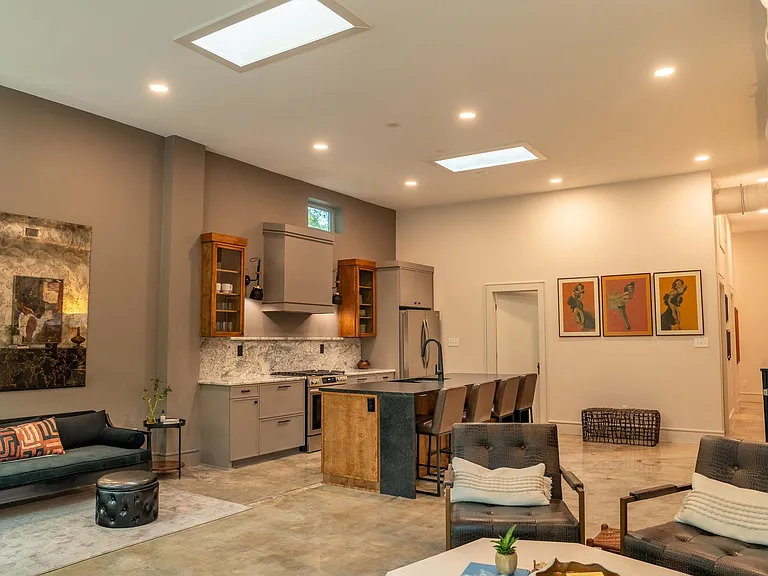 612 W 8th Ave — Photo 8