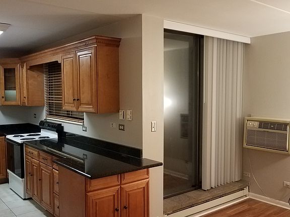 2nd image of 306 W Miner St APT 1A