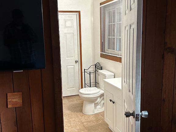 5th image of 594 S Knight Ave