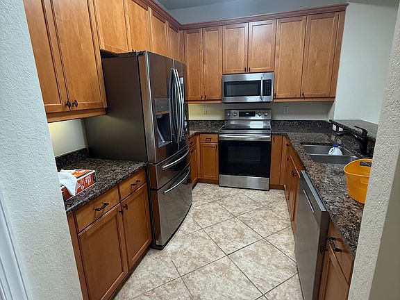 5th image of 5116 Melbourne St Unit B-105