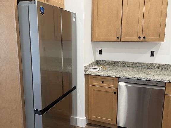 5th image of 663 Naugatuck Ave #1