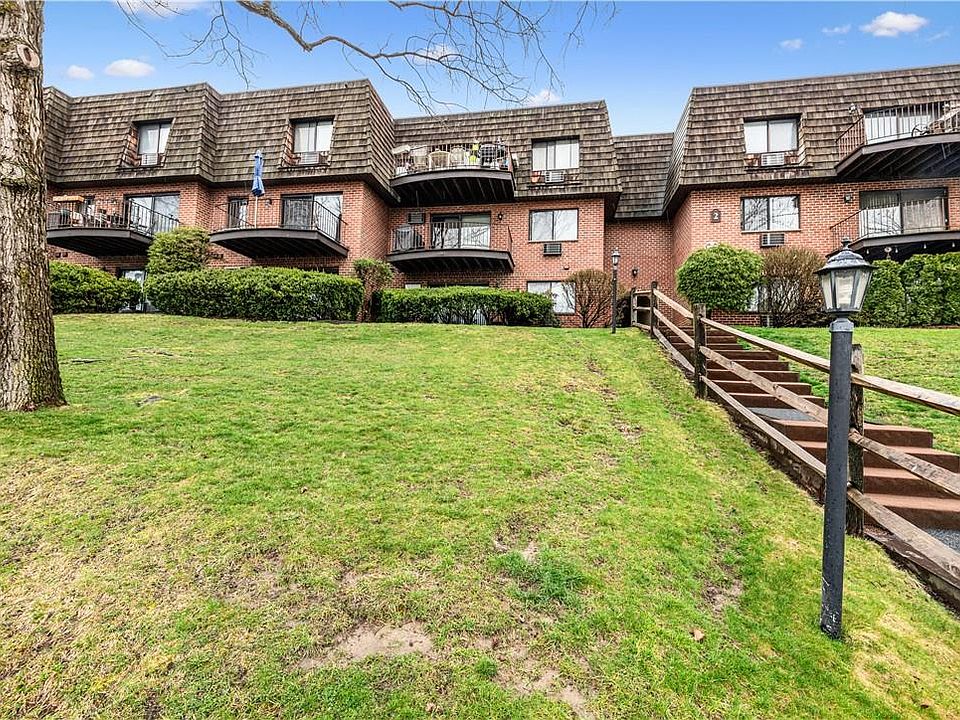 1st image of 2 Briarcliff Drive S #2