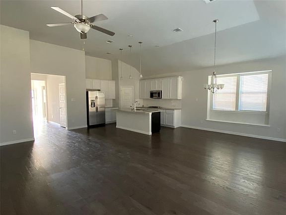 4th image of 708 Monarch Ln