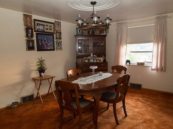 Diningroom will seat 16