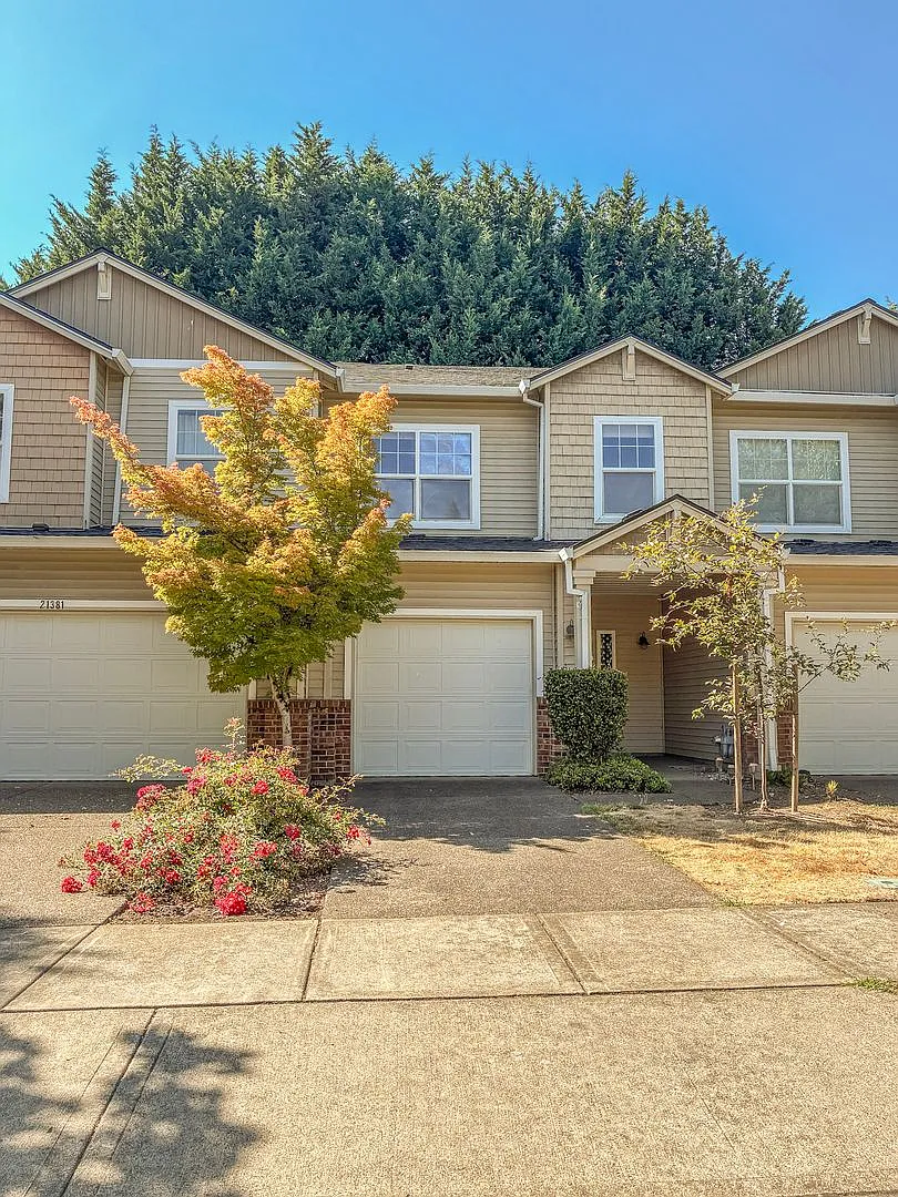 Sherwood Townhome- 3 Bedroom 2.5 Bath Available Now ! — Photo 1