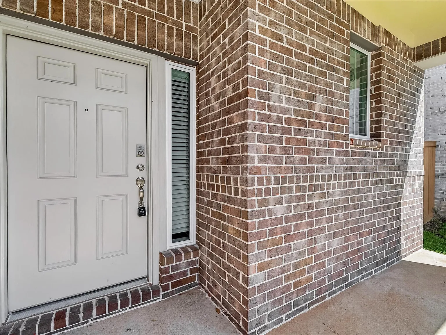4 bed, 2.5 bath, 1900 sqft, $3,000 — Photo 3
