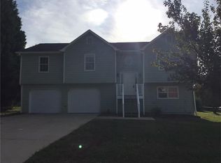 1207 Willow Dr, Auburn, GA 30011