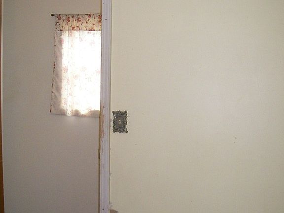 4th image of 13 Travertine Ln
