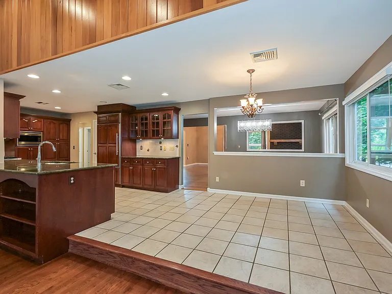 135 Elmwood Ave — Photo 10