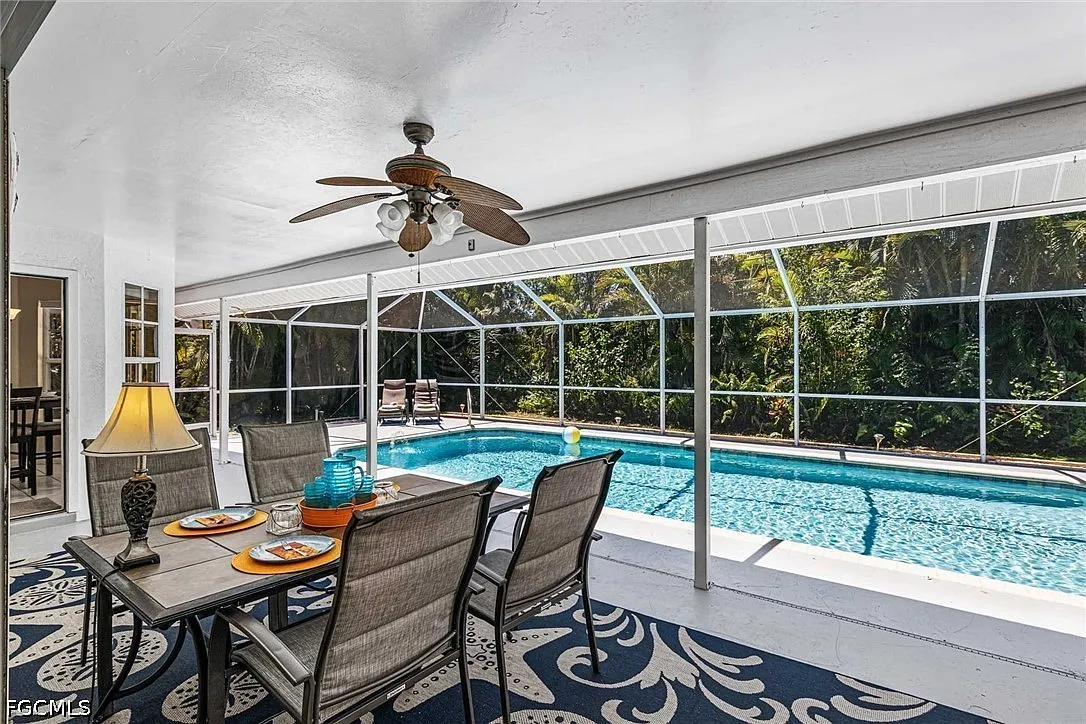 3 bed, 2.0 bath, 1722 sqft, $4,210 — Photo 2