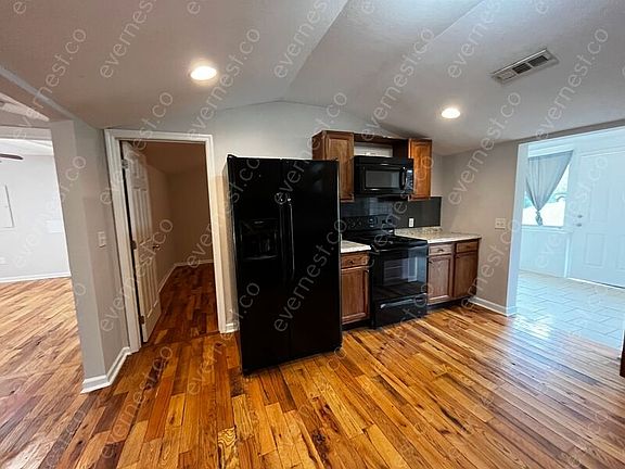 3rd image of 762 Brock Cir