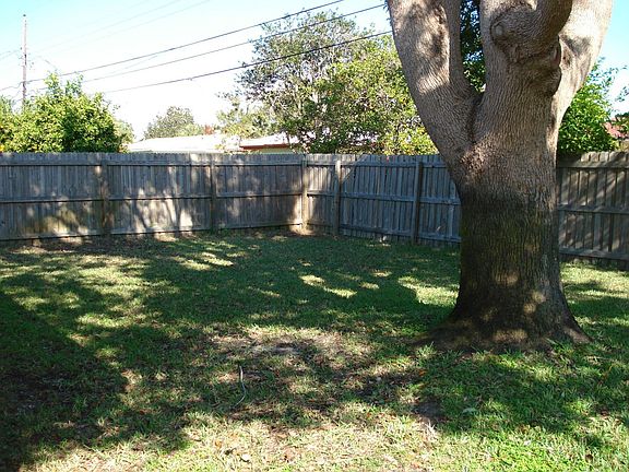 4th image of 2324 Black Oak Ln