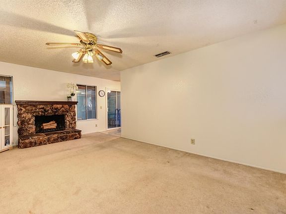 5th image of 219 Montrose Dr