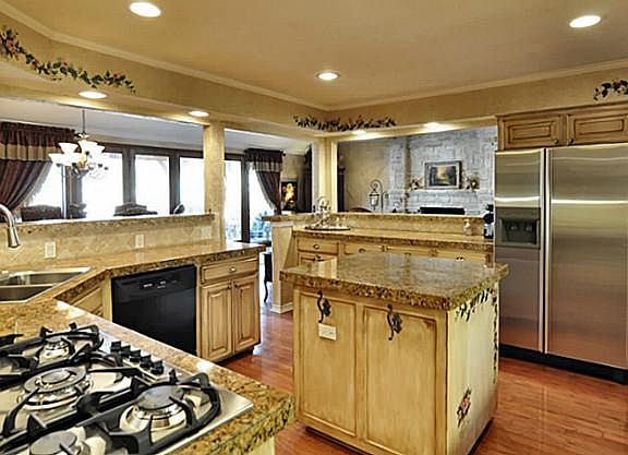 4th image of 2422 Canyon Creek Dr