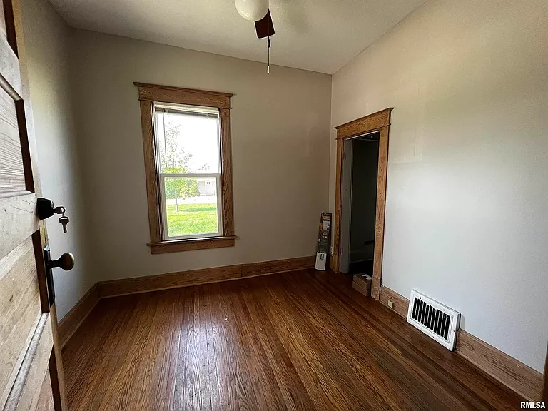 630 W Orchard St — Photo 3