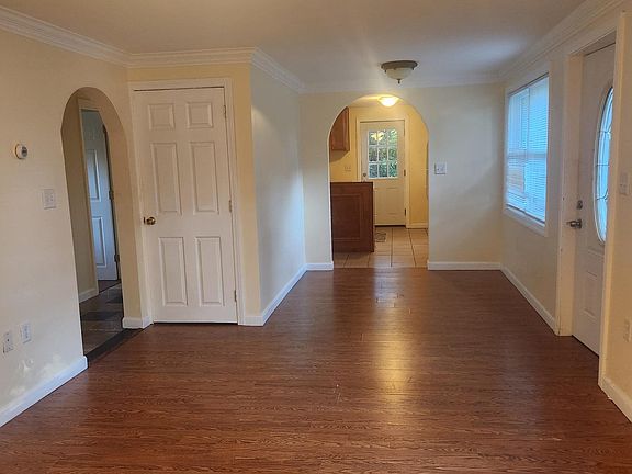 3rd image of 5 Greenville St