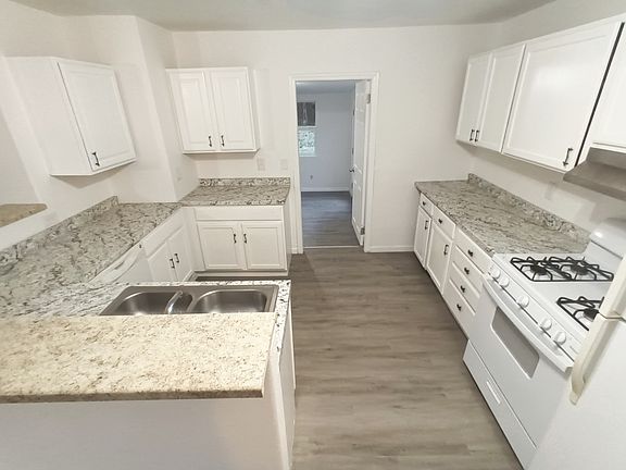 5th image of 509 Rose Dr