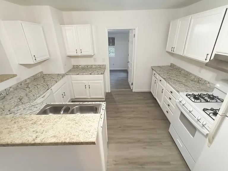 509 Rose Dr — Photo 5
