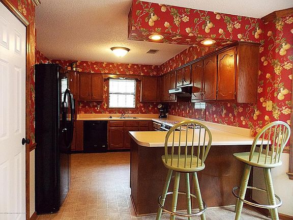 5th image of 2895 Forest Bend Dr