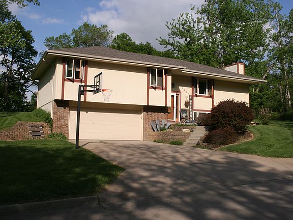 3rd image of 1607 Victoria Dr
