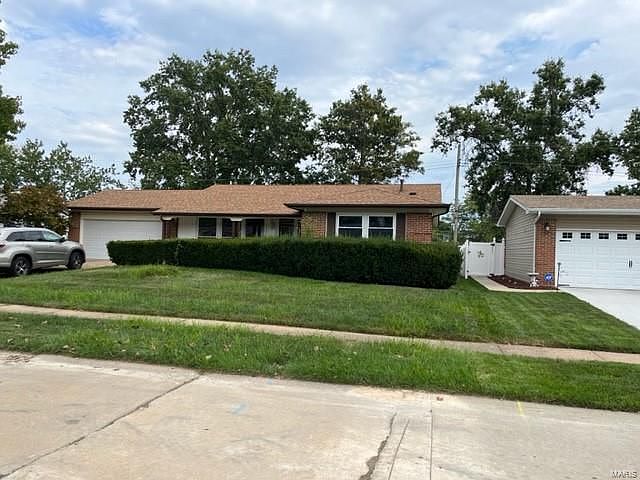 1st image of 2820 Radcliffe Dr