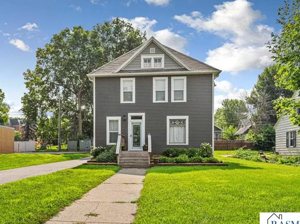 223 N Main St, Le Sueur, MN 56058