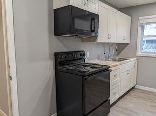 105 Ludland Dr, Manchester, IA 52057