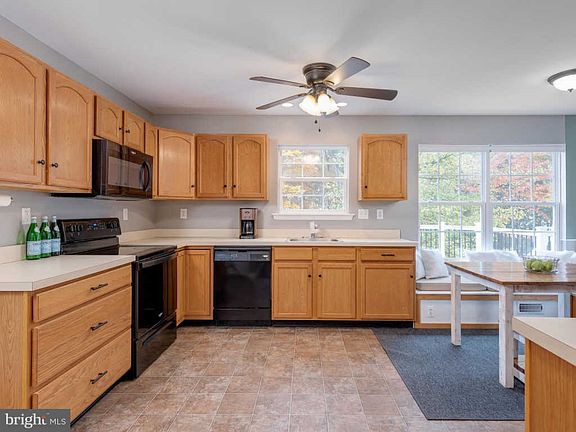 4th image of 102 Cornwall Pl