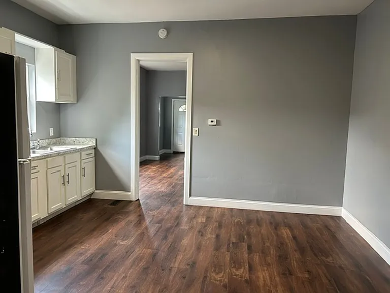 925 Xenia Ave — Photo 8