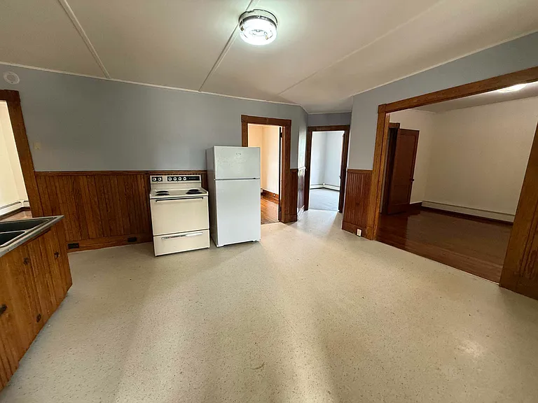 121 Rumford Ave #6 — Photo 3