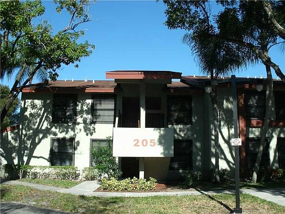 3rd image of 205 Lake Pointe Dr #1102
