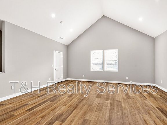 5th image of 1722 Ingram St Unit B