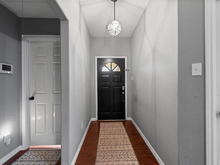 10819 Redwood Dr — Photo 4