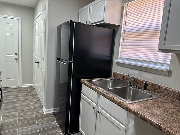 3rd image of 634 Old Humboldt Rd APT B