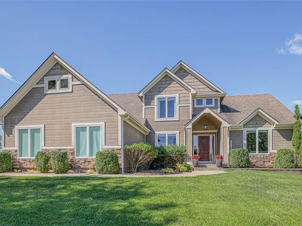 2628 SW Carlton Dr, Lees Summit, MO 64082