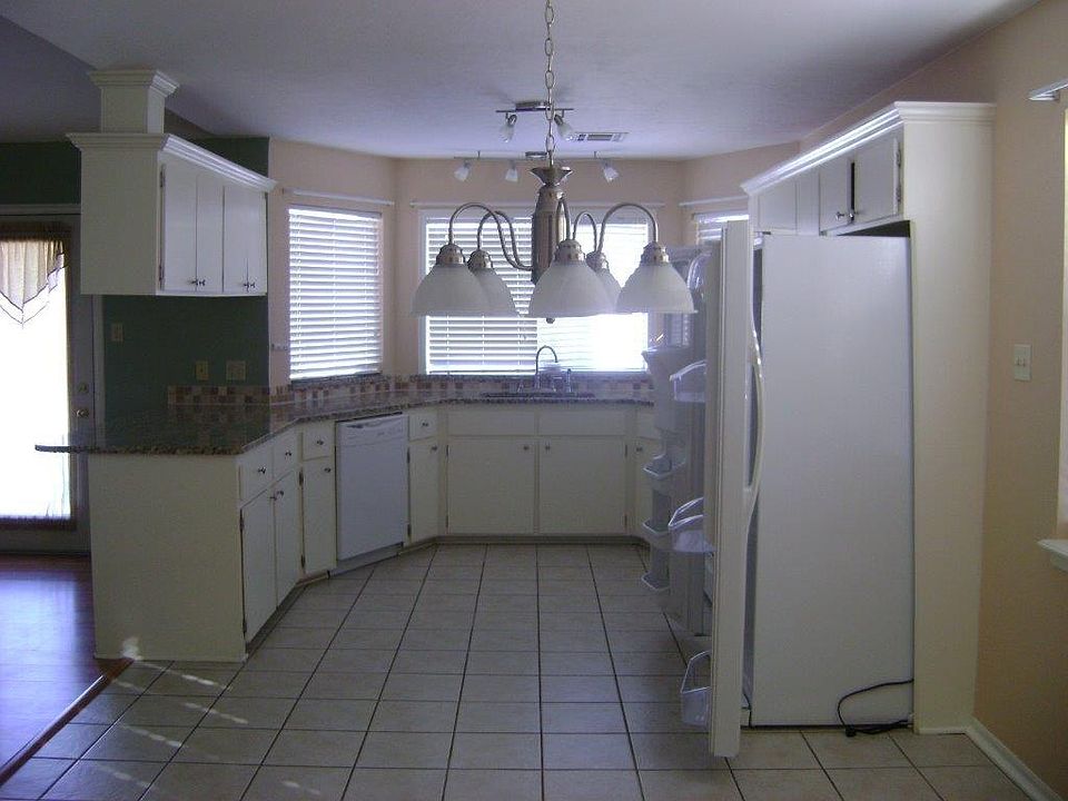 2nd image of 1910 SW Parkgrove Dr