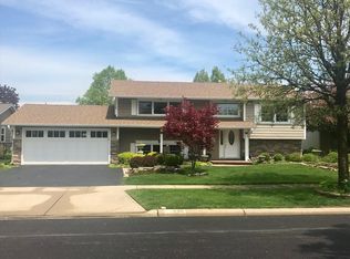 236 Parkchester Rd, Elk Grove Village, IL 60007