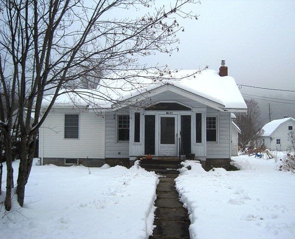 1st image of 8240 River St