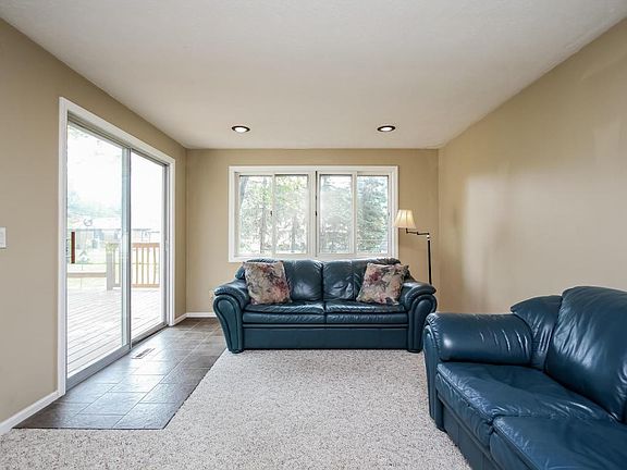 3rd image of 1194 Beechwood Dr