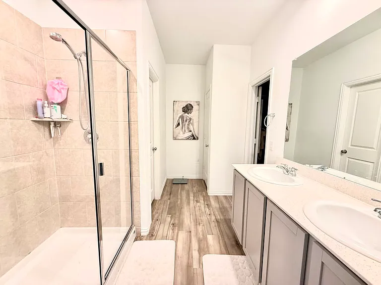 1601 Lake Grove Dr — Photo 16