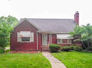 470 Bournemouth Cir, Grosse Pointe Farms, MI 48236